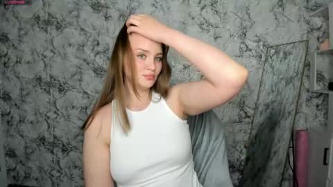 Mia online show from 04-27-26, 07:23