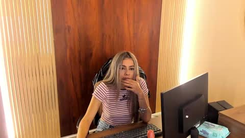 MiaCarper online show from 01-30-25, 12:50