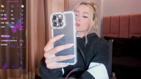 Snapshot of miacarperrlux chatting on 04-11-26, 09:19 MiaCarper online show from 04-11-26, 09:19
