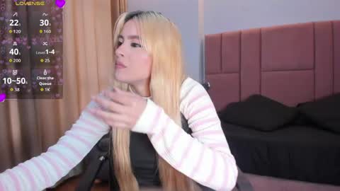Snapshot of miacarperrlux chatting on 04-15-26, 09:15 MiaCarper online show from 04-15-26, 09:15