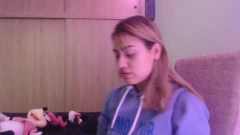 Miia  online show from 12-21-25, 04:58