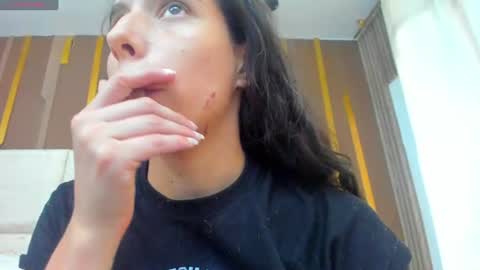 Snapshot of miacours chatting on 07-17-26, 08:03 MiaCours online show from 07-17-26, 08:03
