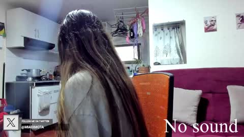 Mia online show from 01-16-25, 11:06