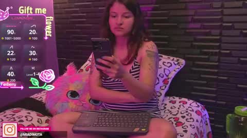 Mia online show from 09-27-25, 05:34