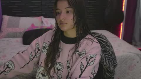 Mia online show from 02-02-26, 01:04