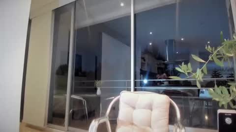 Mia online show from 11-06-25, 11:04