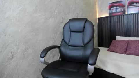 Snapshot of miafoxx__1 chatting on 11-21-25, 12:59 Mia online show from 11-21-25, 12:59