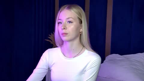 Mia online show from 09-10-25, 05:57