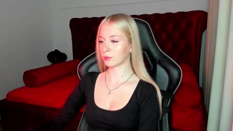 Mia online show from 10-06-25, 05:21