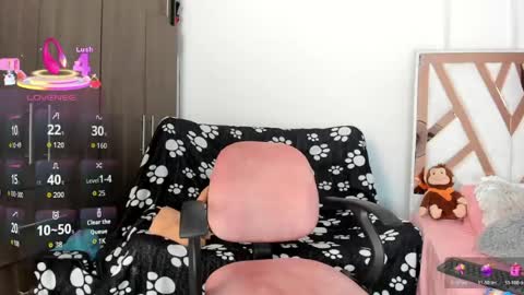 Snapshot of miagrey7 chatting on 05-27-26, 05:32 Mia online show from 05-27-26, 05:32