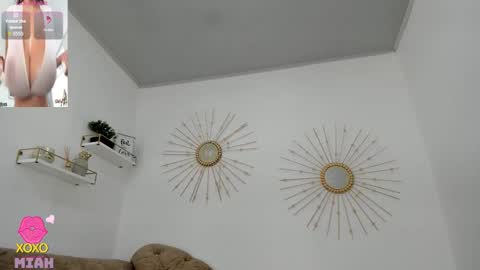 Miah Collins online show from 12-18-25, 07:09