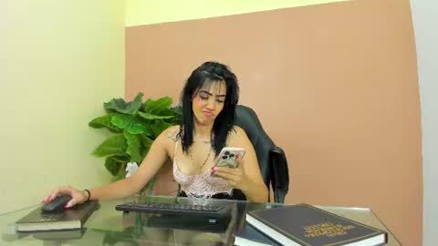 Mia online show from 08-04-26, 08:11