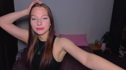 Snapshot of miakeler chatting on 02-14-25, 06:29 milanaaaa online show from 02-14-25, 06:29