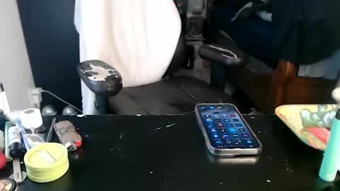 Snapshot of miaking chatting on 11-06-25, 07:04 Mark online show from 11-06-25, 07:04