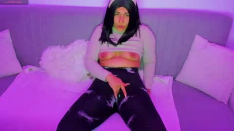 Snapshot of miakittyy chatting on 05-04-26, 08:27 Mia Kittyy online show from 05-04-26, 08:27