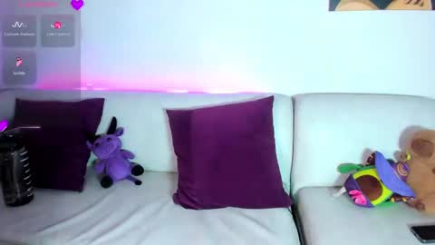 Mia online show from 02-12-25, 12:05