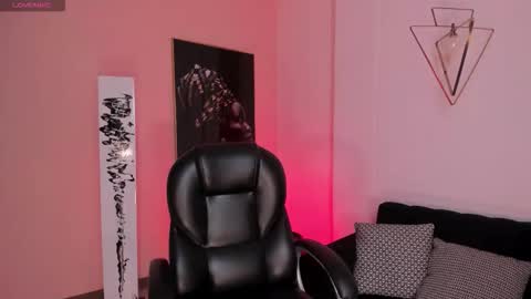 Call me Mia  online show from 10-30-25, 07:47