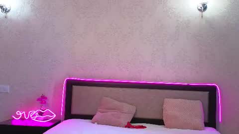 llluxi94739 online show from 06-17-26, 09:45
