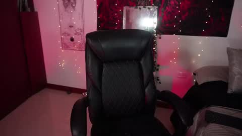 Lili online show from 06-14-26, 01:58