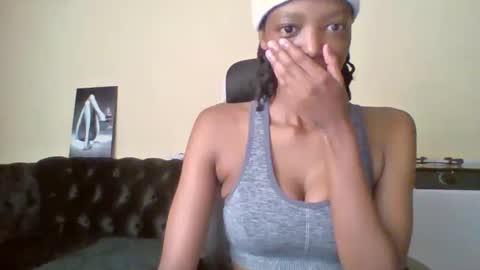 Snapshot of miami_muffin chatting on 05-11-26, 11:24 Muffin online show from 05-11-26, 11:24