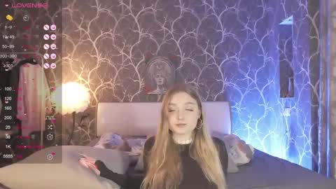 Mia online show from 05-25-26, 04:02