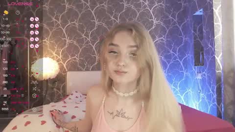 Mia online show from 06-10-26, 11:31