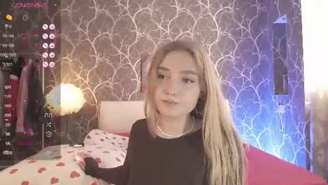 Mia online show from 06-25-26, 04:22