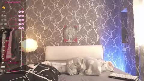 Mia online show from 07-06-26, 03:03