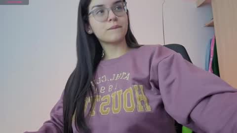 Mia online show from 05-13-26, 06:44
