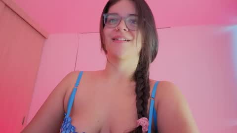 Mia online show from 05-23-26, 11:03