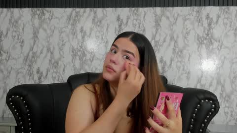 Snapshot of miamontoya chatting on 01-28-25, 12:43 Mia   -5 7001400 Follow  online show from 01-28-25, 12:43