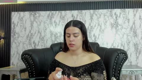 Snapshot of miamontoya chatting on 02-06-25, 12:48 Mia   -5 7001400 Follow  online show from 02-06-25, 12:48
