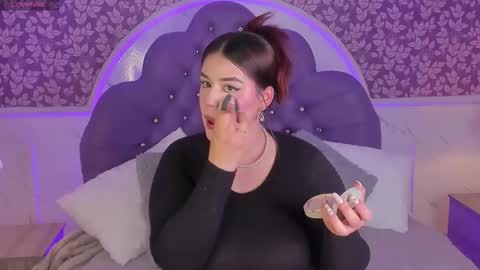 Mia   -5 7001400 Follow  online show from 11-19-25, 01:55