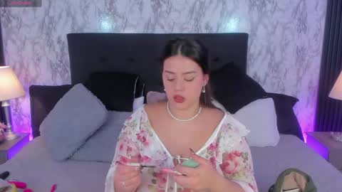 Snapshot of miamontoya chatting on 05-20-26, 01:06 Mia -5 7001400 Follow online show from 05-20-26, 01:06