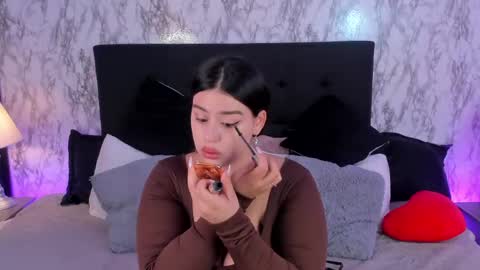 Snapshot of miamontoya chatting on 06-02-26, 01:13 Mia -5 7001400 Follow online show from 06-02-26, 01:13