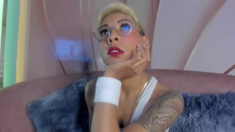 Mia Morgann online show from 01-06-25, 11:51