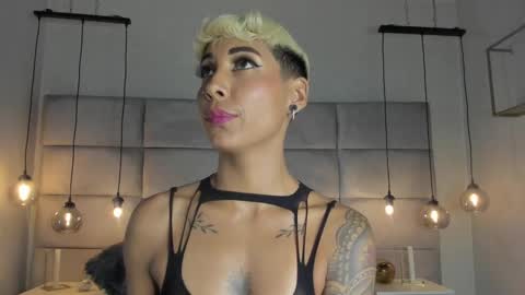 Mia Morgann online show from 01-31-25, 06:14