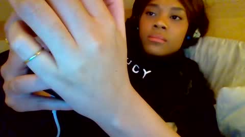 MiaMuffn online show from 12-22-24, 12:39