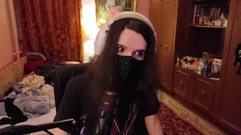 Snapshot of miaowhowl chatting on 11-07-25, 08:42 Kristien online show from 11-07-25, 08:42