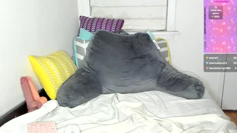 Snapshot of miaparker2_0 chatting on 02-05-25, 10:33 Mia online show from 02-05-25, 10:33