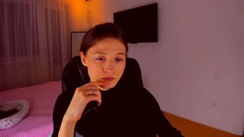 Mia online show from 02-28-26, 07:04