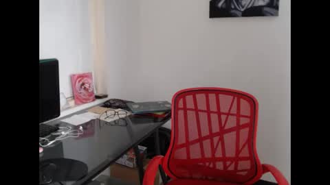 Snapshot of miapeyton chatting on 10-28-25, 04:20 Mia Peyton   online show from 10-28-25, 04:20