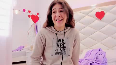 Sweetie Mia online show from 02-14-25, 06:40