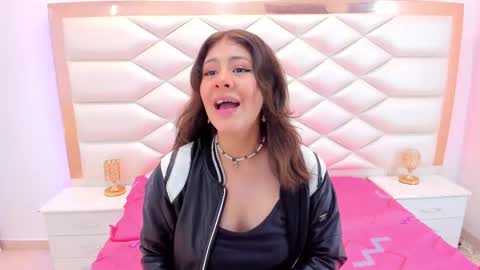 Sweetie Mia online show from 02-25-25, 12:24