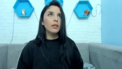 Snapshot of miaquevedo chatting on 03-05-25, 12:11 Mia Quevedo online show from 03-05-25, 12:11