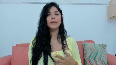 Snapshot of miaquevedo chatting on 09-24-25, 11:35 Mia Quevedo online show from 09-24-25, 11:35