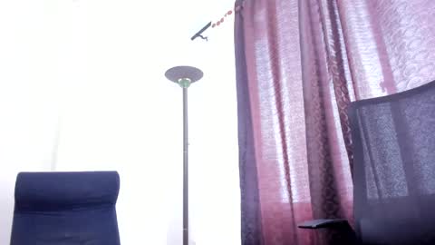 Snapshot of miarobertsmilf chatting on 05-29-26, 01:31 Mia Milf online show from 05-29-26, 01:31