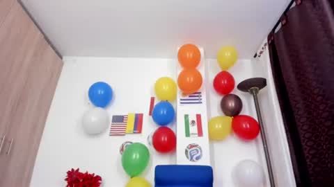 Snapshot of miarobertsmilf chatting on 06-12-26, 11:14 Mia Milf online show from 06-12-26, 11:14