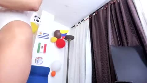 Snapshot of miarobertsmilf chatting on 07-12-26, 12:23 Mia Milf online show from 07-12-26, 12:23