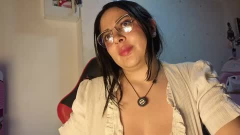 Snapshot of miasavagex18 chatting on 05-10-26, 06:18 MiaHancock online show from 05-10-26, 06:18